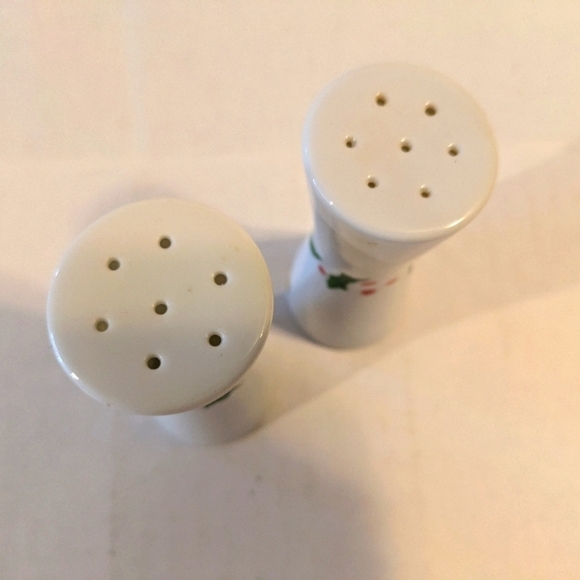 Vintage OMC Japan Christmas Salt & Pepper Shakers. Holly berry - Picture 3 of 5